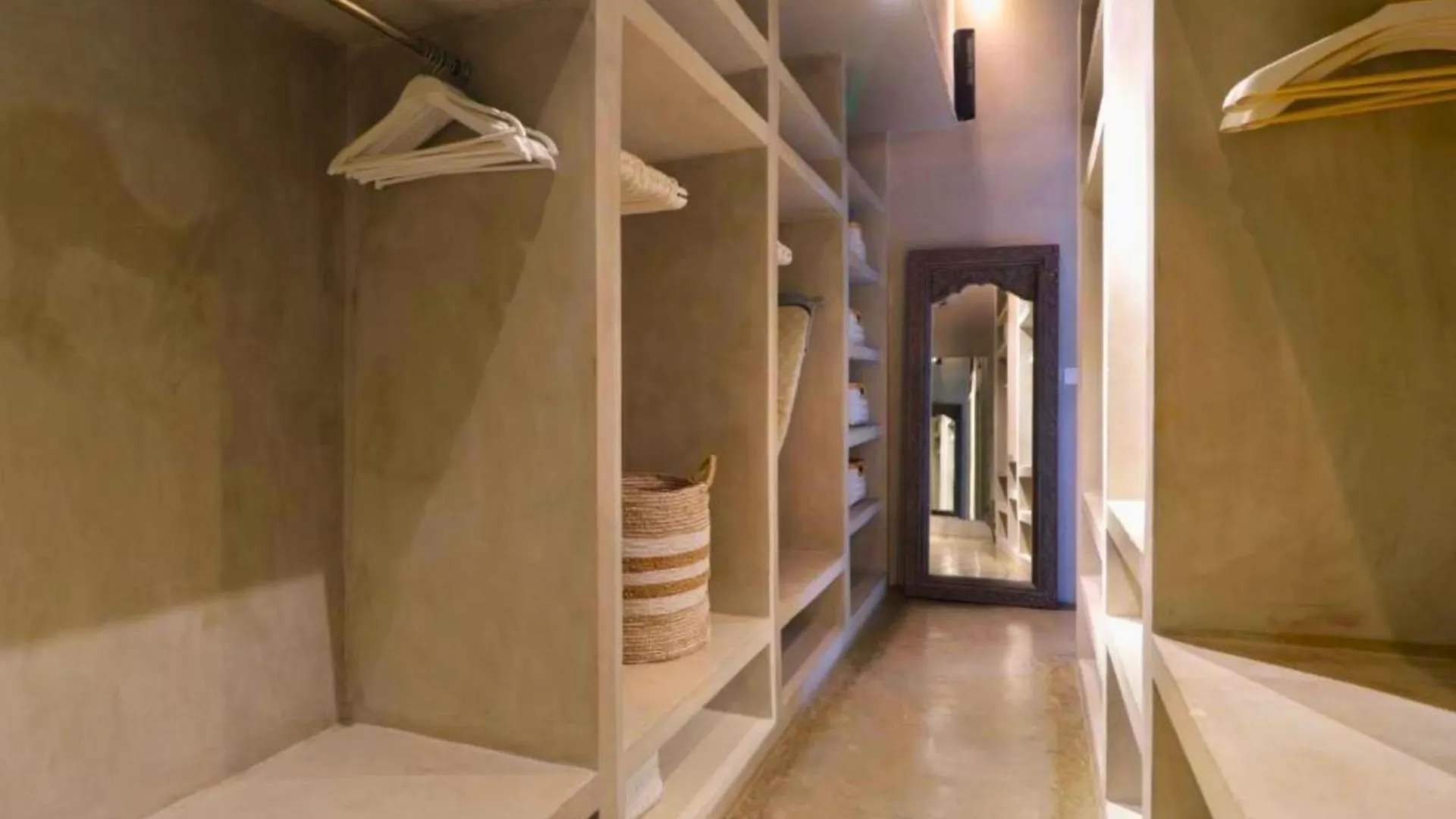 Saanvi 2 Bedroom Private Pool Villa Zn215 Canggu