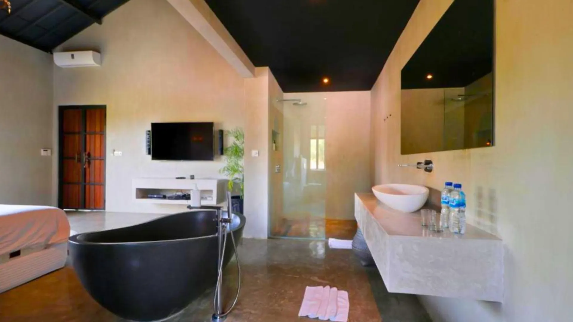 Saanvi 2 Bedroom Private Pool Villa Zn215 Canggu  Indonesia